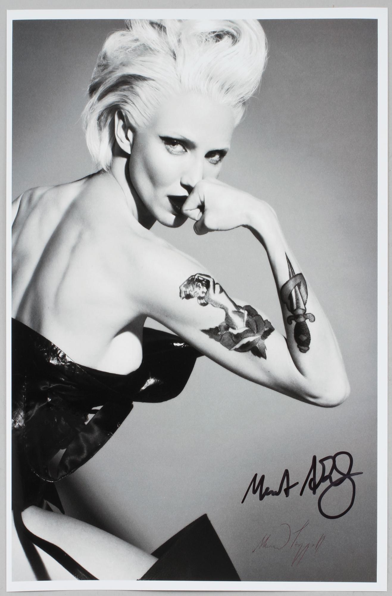 AUTOGRAFBILD, signerad Mert Alas och Marcus Piggot, 2000-tal.