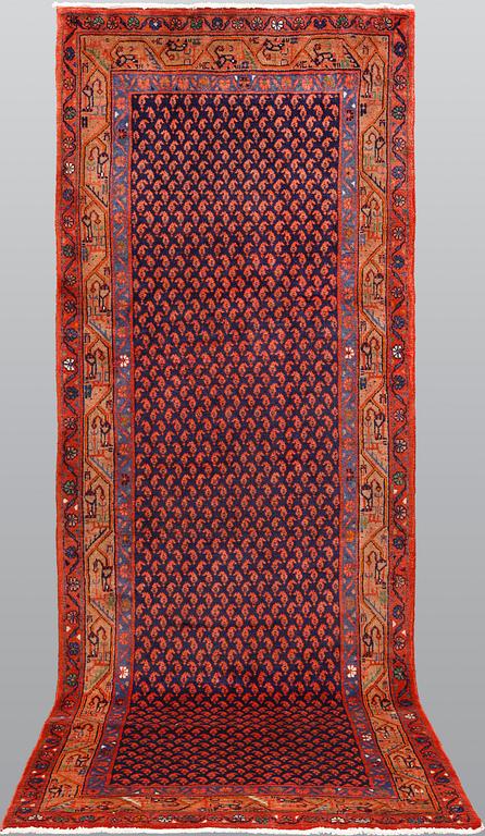 A Hamadan runner, ca 300 x 110 cm.