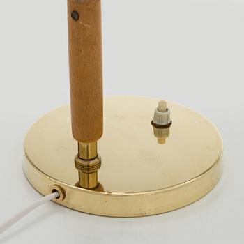 Paavo Tynell, bordslampa, modell 5233, Idman 1900-talets mitt.
