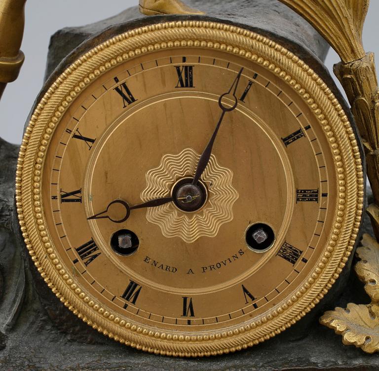 BORDSPENDYL, senempire. brons samt mässsing. 1800-talets första hälft /mitt.