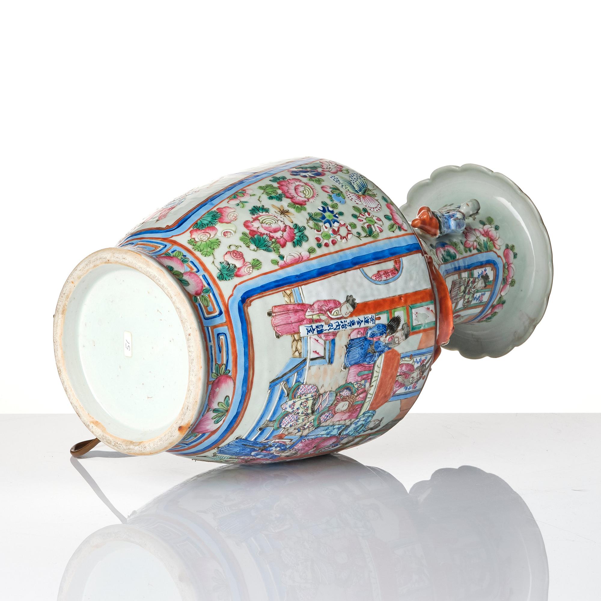 Vas, porslin. Qingdynastin, 1800-tal.
