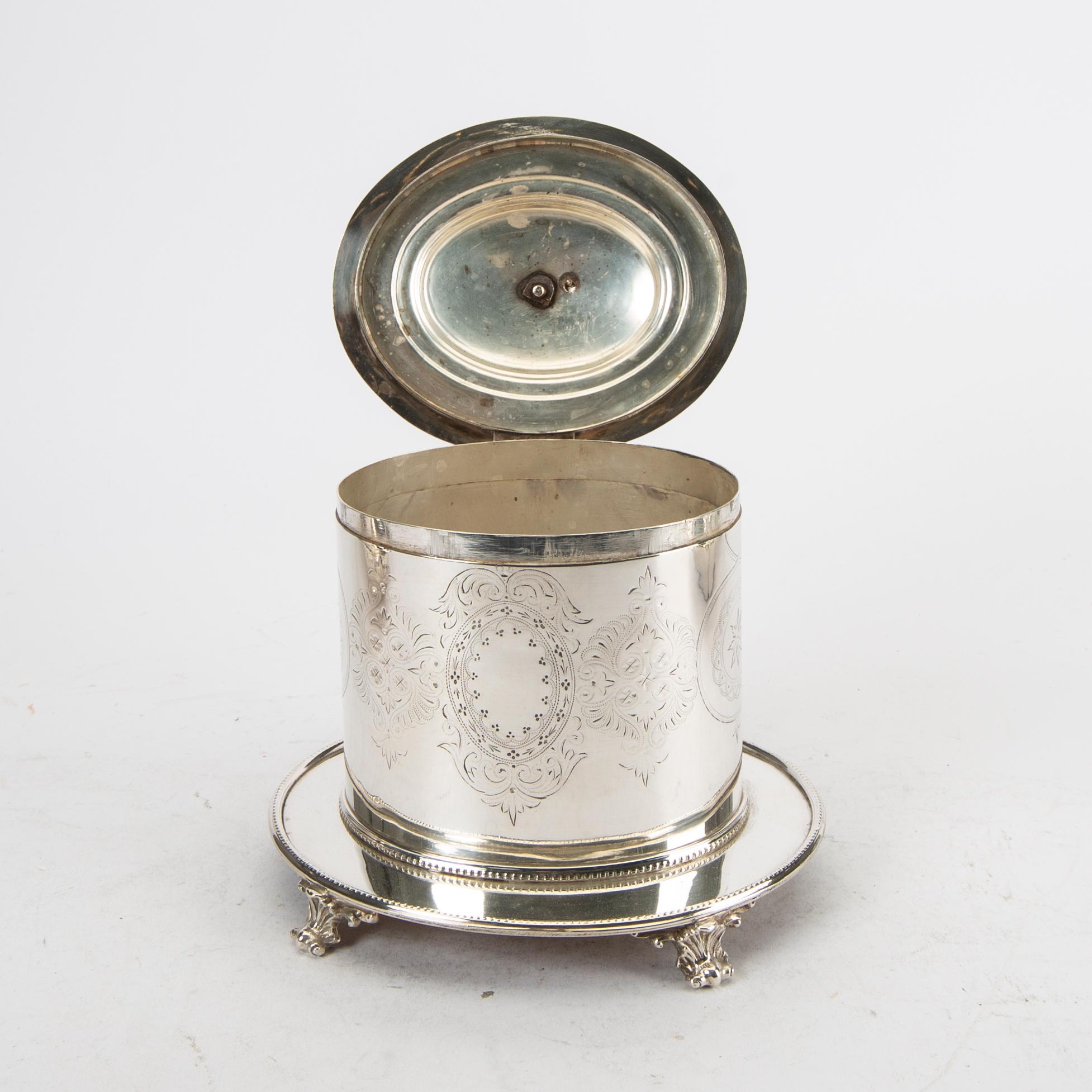 Karotter med lock samt burk med lock NS England 1900-tal.