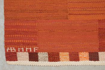 CARPET. "Fasad, orange". Flat weave. 378 x 279,5 cm. Signed AB MMF MR.