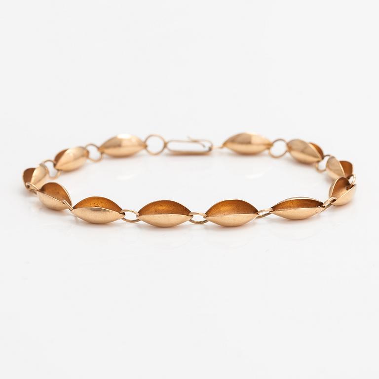 Matti Hyvärinen, A 14K gold bracelet. SiroKoru, Turku.