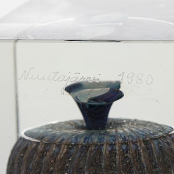 Oiva Toikka, annual glass cube 1980, signed Oiva Toikka Nuutajärvi 1980, 37/1000.