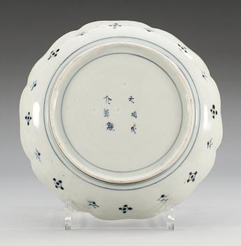 SKÅLFAT, porslin. Japan, Meiji. Med Ming märke.