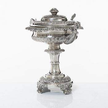 Sockerskål på fot, silver, Fredrik Nymansson, Kristinehamn 1839. Senempire.