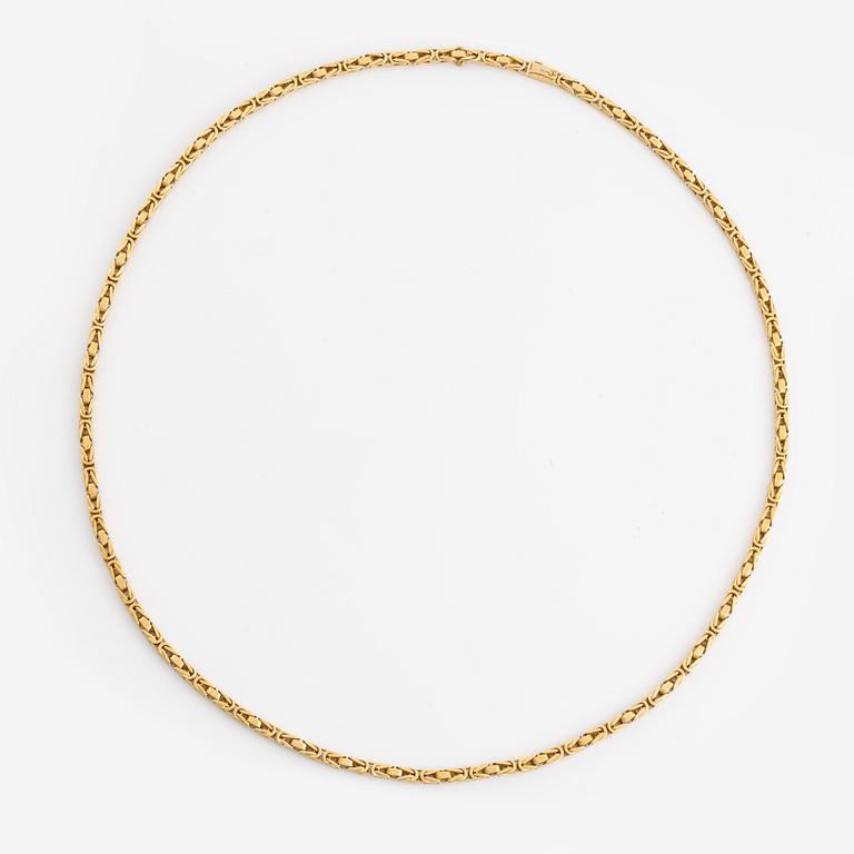 An 18K gold Meister necklace.