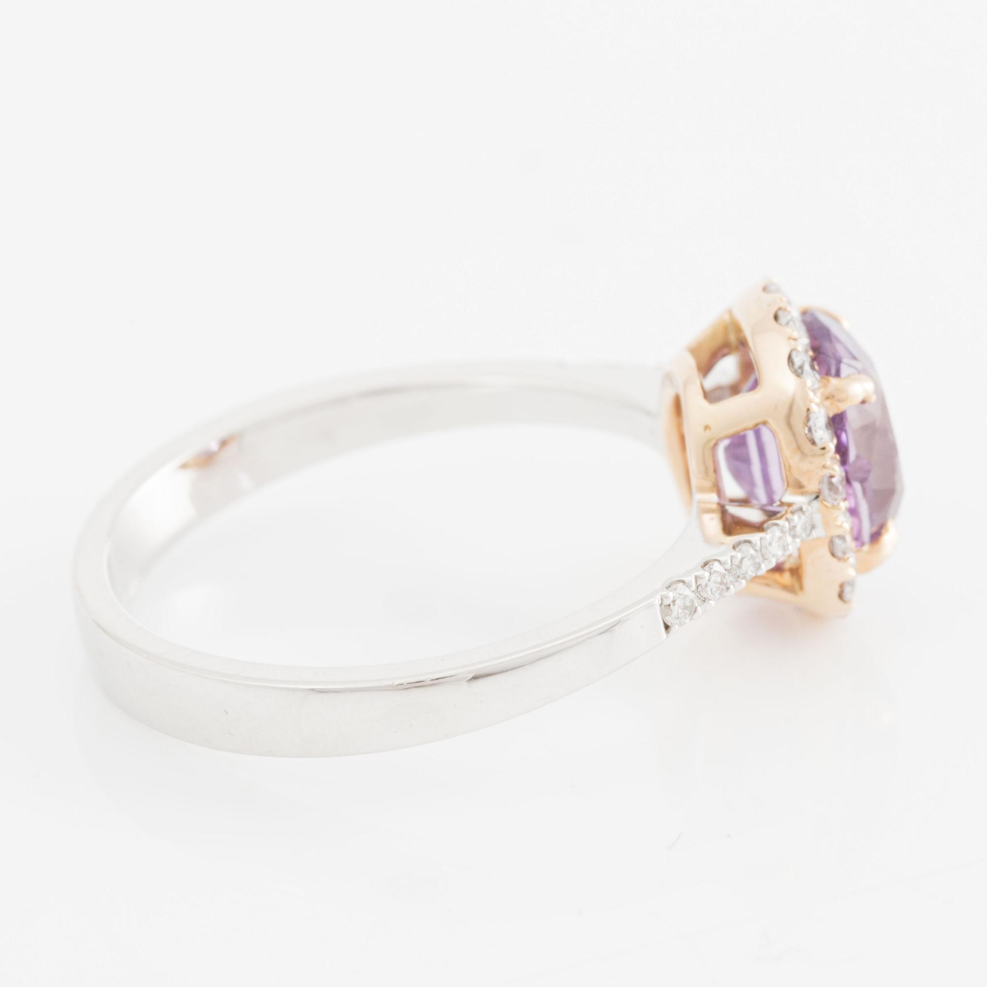 Ring 18K gold with pink sapphire and brilliant-cut diamonds.