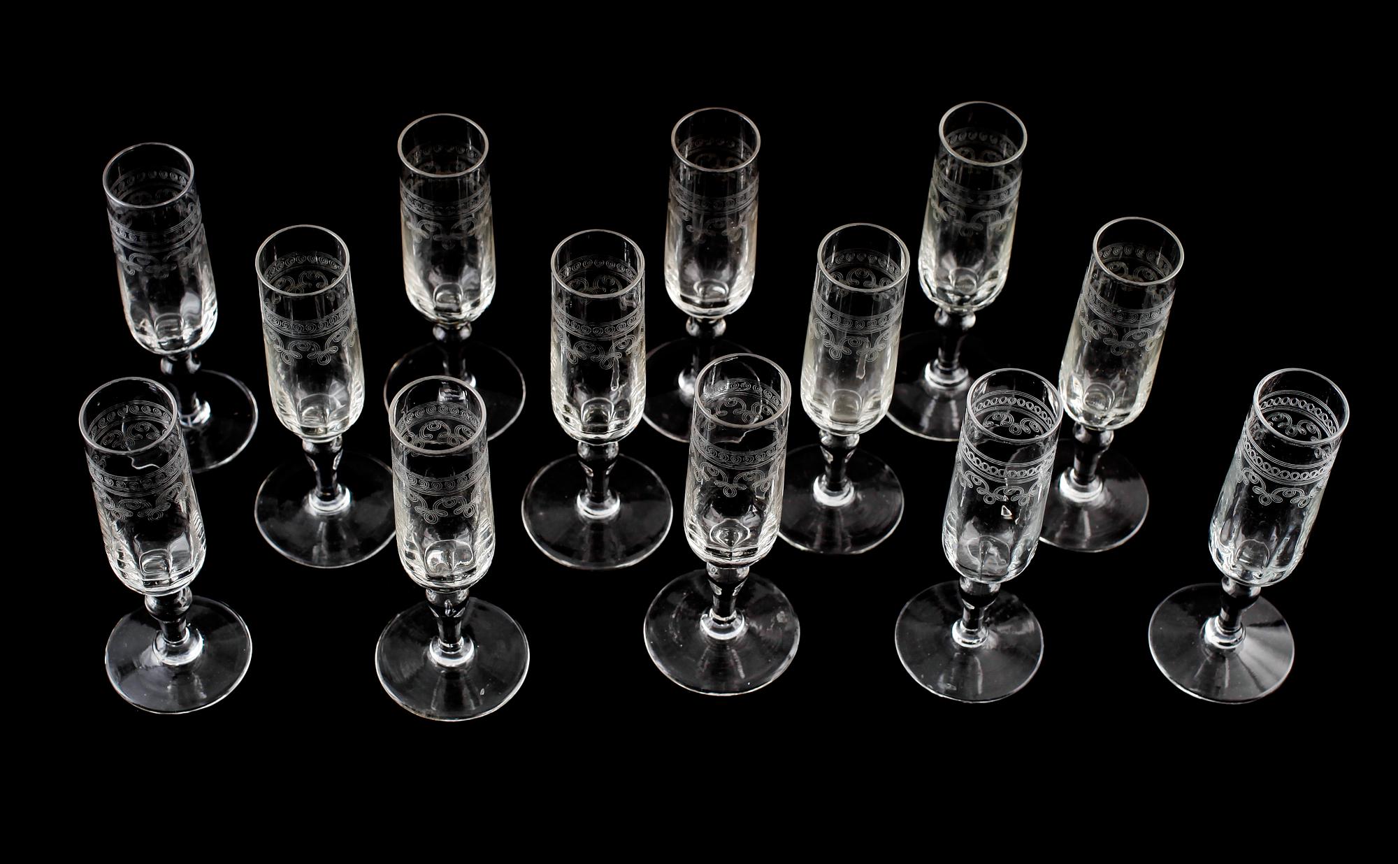 CHAMPAGNESTRUTAR, 13 st, glas, omkring år 1900.
