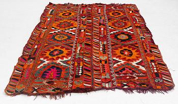 Matta/vävnad, slätväv, täsknomader, ca 280 x 154 cm.
