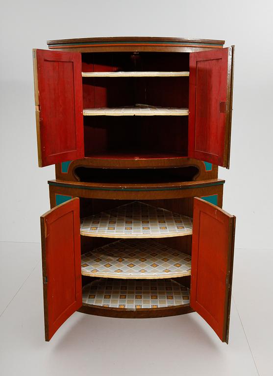 HÖRNSKÅP, allmoge, 1800-tal.