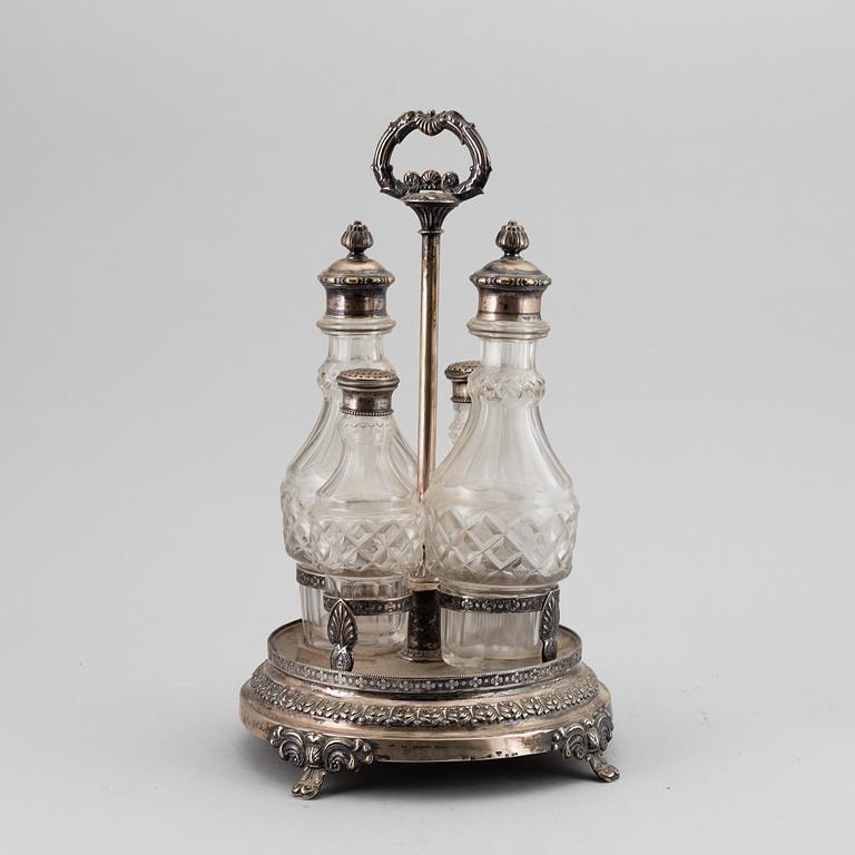 BORDSSURTOUT, silver och flaskor i glas. Jacob Lenholm, Stockholm 1835.