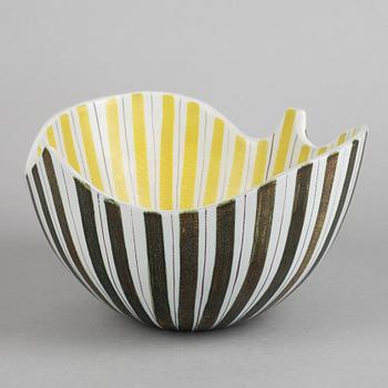 Stig Lindberg, a faience bowl. Gustavsbergs studio 1940-50s.