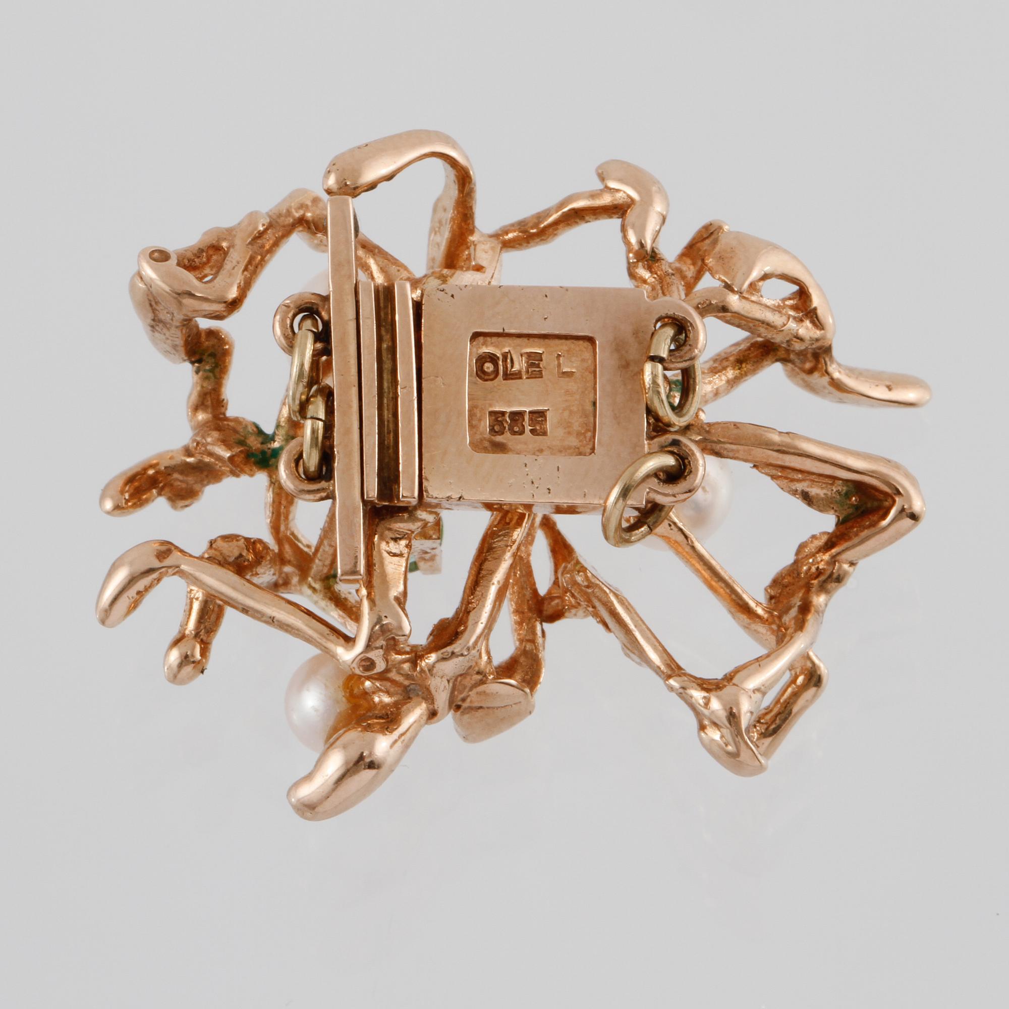 LÅS, 14k guld med  fasettslipad smaragd samt 3 odlade pärlor, Ole Lynggaard. Vikt 9,6 gram.