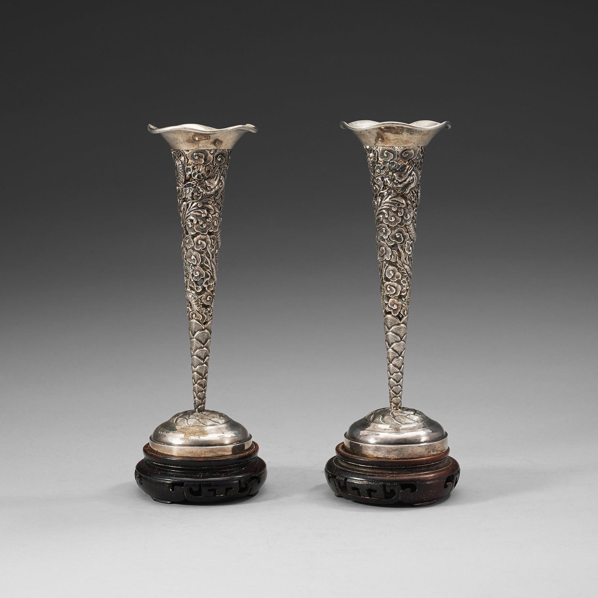 A pair of silver vases, late Qing dynasty (1644-1912).