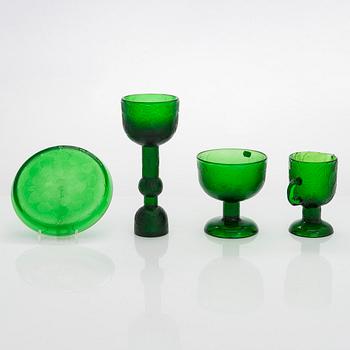 Heikki Orvola, a 14-piece 'Miranda' glassware for Nuutajärvi Notsjö.