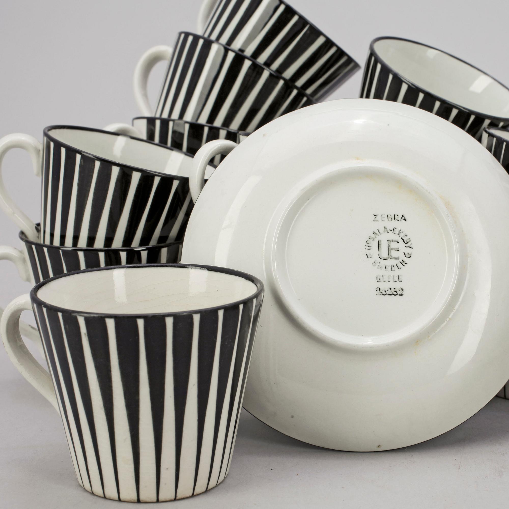 KAFFEKOPPAR med FAT, 14 st, flintgods, "Zebra", Eugen Trost, Upsala-Ekeby Gefle, omkring 1900-talets mitt.