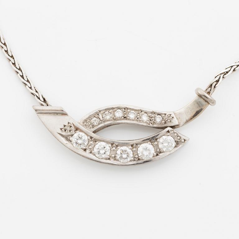 Necklace 18K white gold with brilliant-cut diamonds.