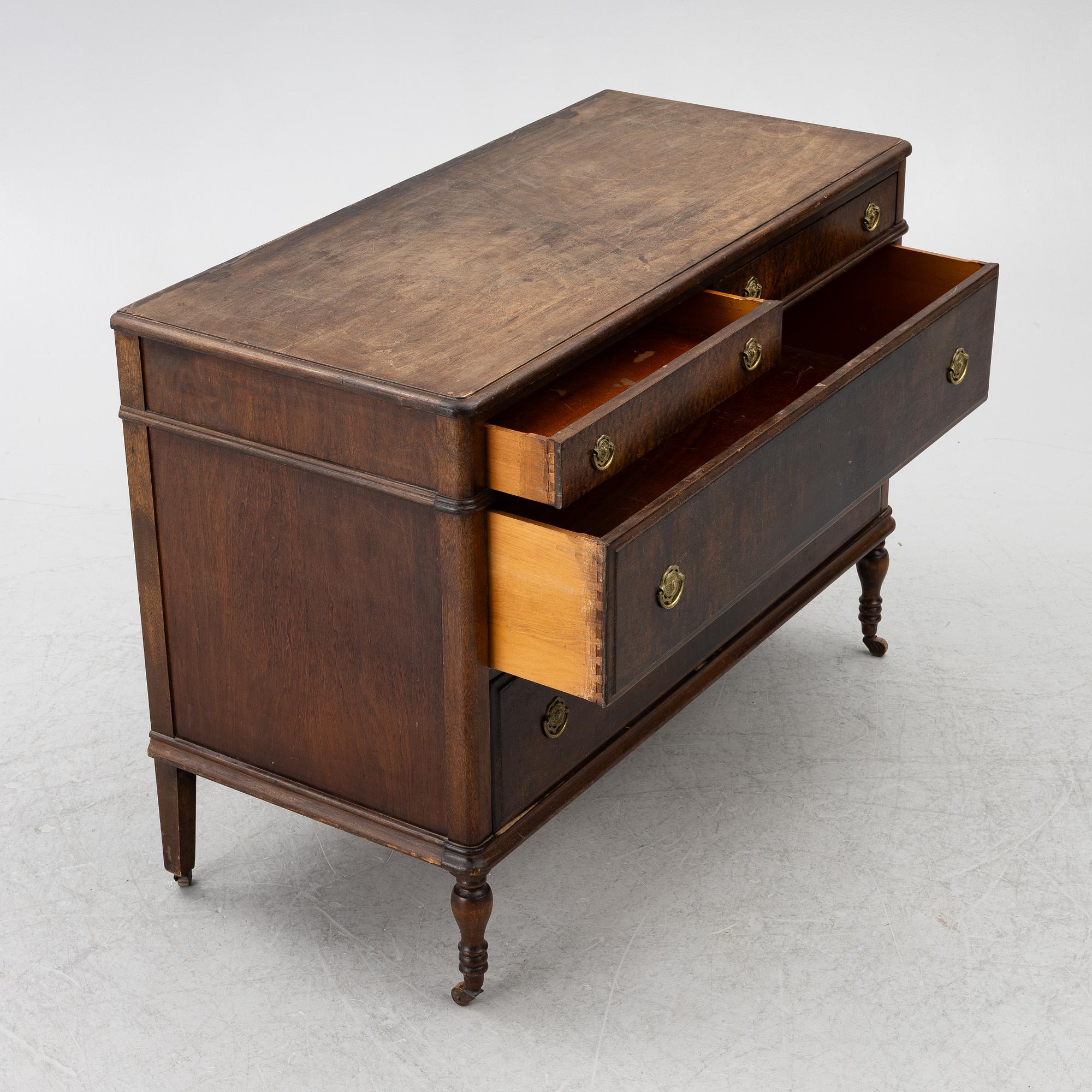 A chest of drawers, early 20th century, USA;.