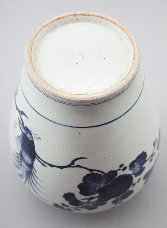 A blue and white Japanese jar, Edo period, 17th Century.