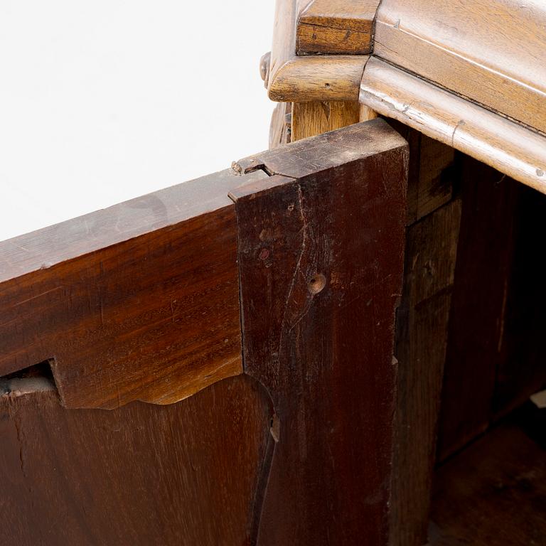 Vitrinskåp, troligen Holland, 1800-tal.