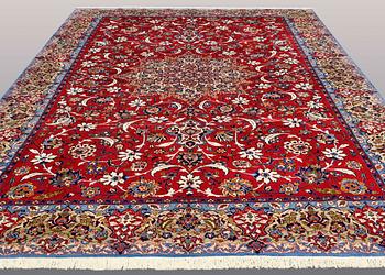A CARPET, Esfahan, ca 460 x 320 cm.