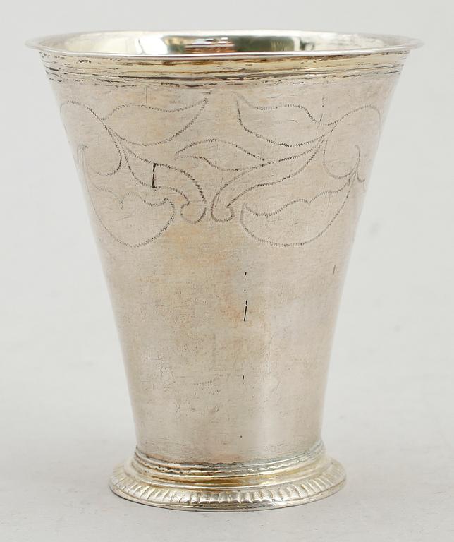 BÄGARE, silver, otydlig mästarstämpel, Uppsala 1773. Vikt ca 65 g.