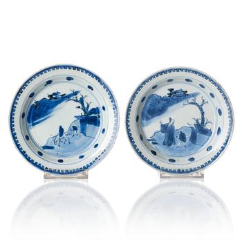 1046. Two blue and white dishes, Tianqi/Chongzhen, 17th Century.