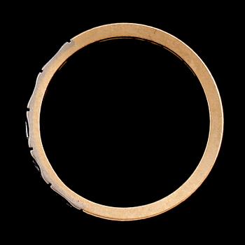 RING, 18 k guld och diamanter 0.10 ct enligt gravyr, svenska stämplar 1972. Total vikt ca 4 g.