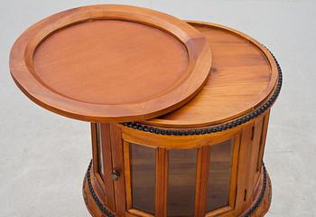 MONTERBORD, fransk rokokostil, 1900-talets andra hälft.