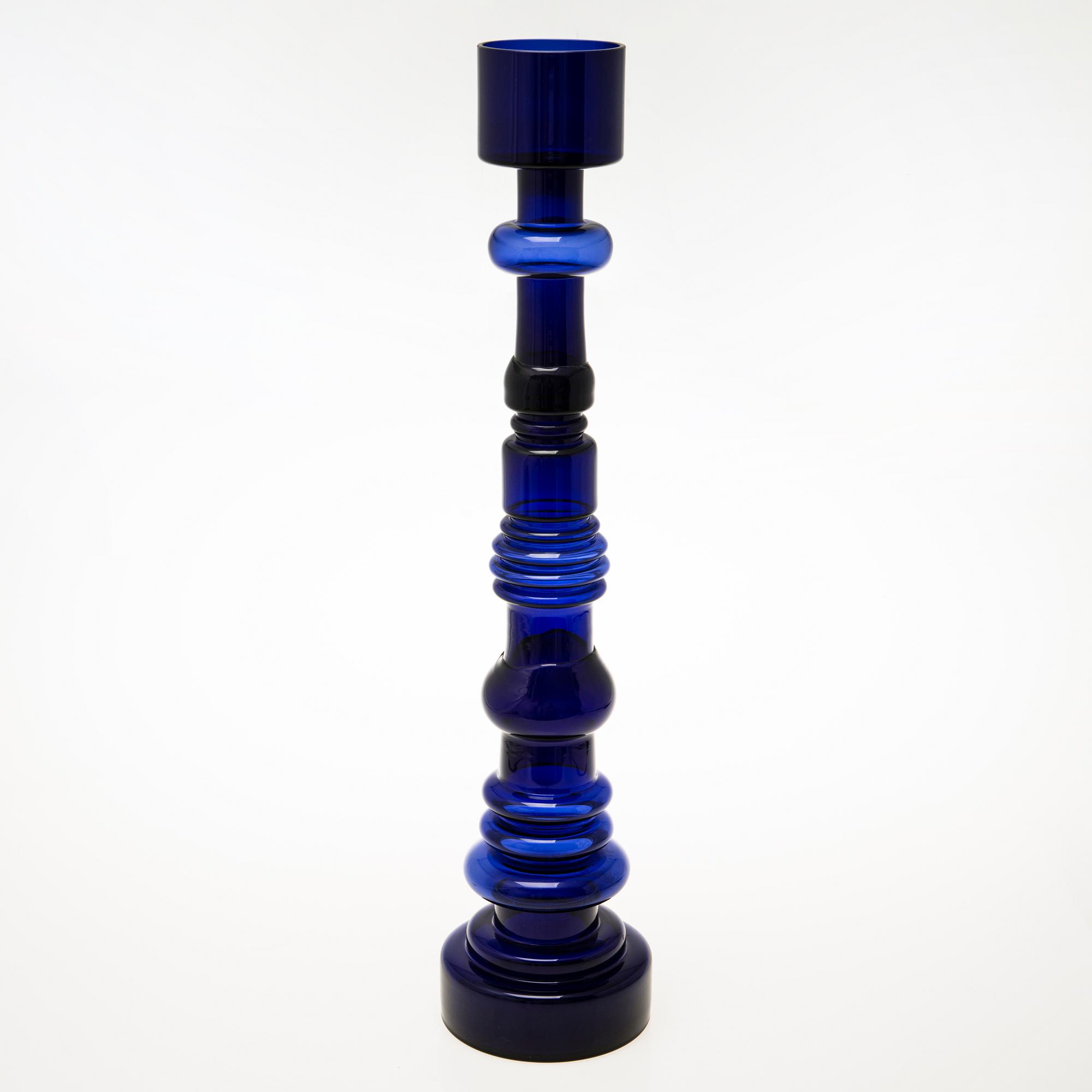 OIVA TOIKKA, LJUSSTAKE / VAS, glas, "Fyren", signerad Notsjö Nuutajärvi. I produktion 1964-1973.