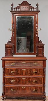 SPEGELBYRÅ, nyrenässans, 1800-talets slut.