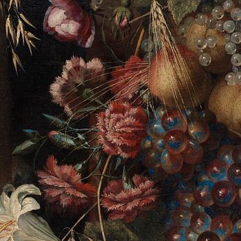 Ottmar Elliger Tillskriven, Stilleben med exotiska frukter, blommor och insekter kring en nisch med en stående putti.