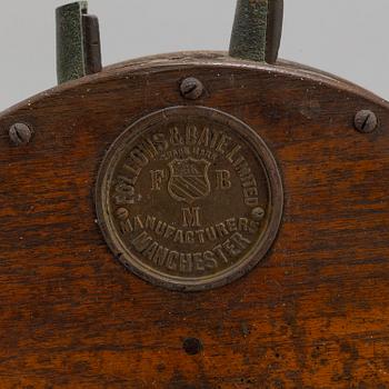 FOLLOWS & BATE LIMITED, "the family knife cleaner", trä järn och mässing.