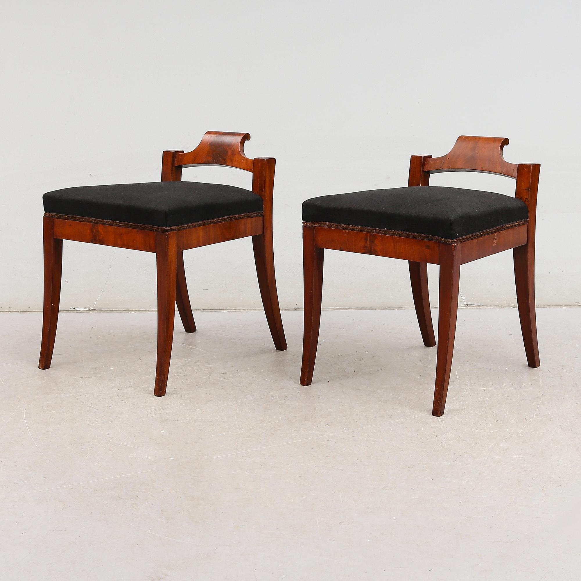 TABURETTER, 1 par, Karl-Johan, 1800-talets mitt.