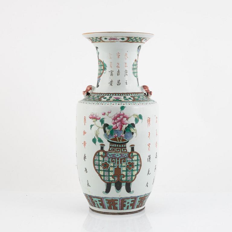 A Chinese famille rose vase, early 20th Century.