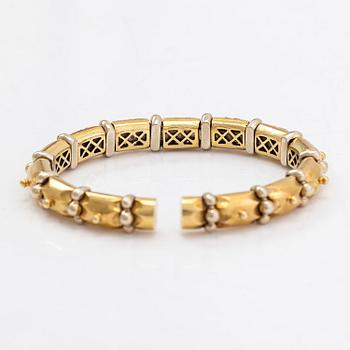 An ca. 18K gold bangle with diamonds approx. 0.50 ct. in total and rubies.