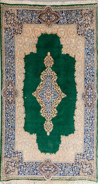 MATTA, old, Kirman. Ca 317 x 196 cm.