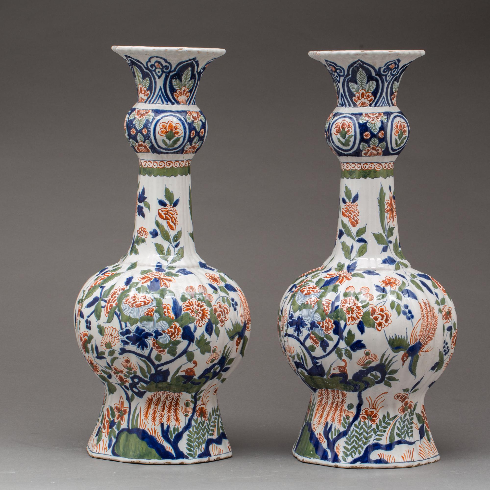 VASER, ett par, Delft 1800-tal, fajans.