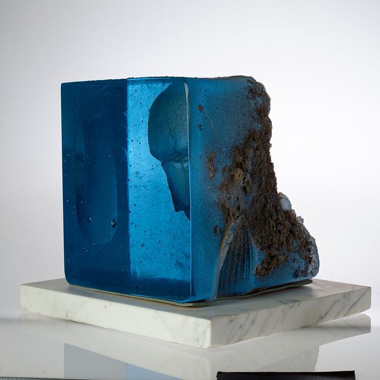 A unique Bertil Vallien sand cast glass sculpture, 'Inside', Kosta Boda 2007.