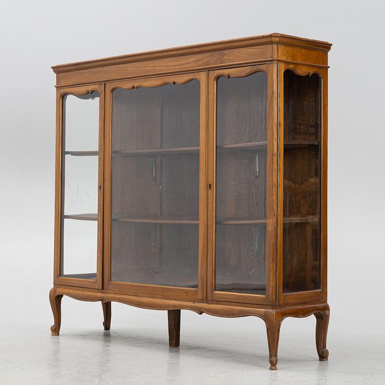 Display cabinet, Rococo style, first half of the 20th century.