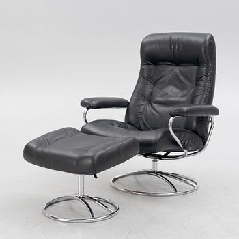A "Stressless" lounge chair with ottoman, Ekornes Möbler, Norway, end of the 20th century.