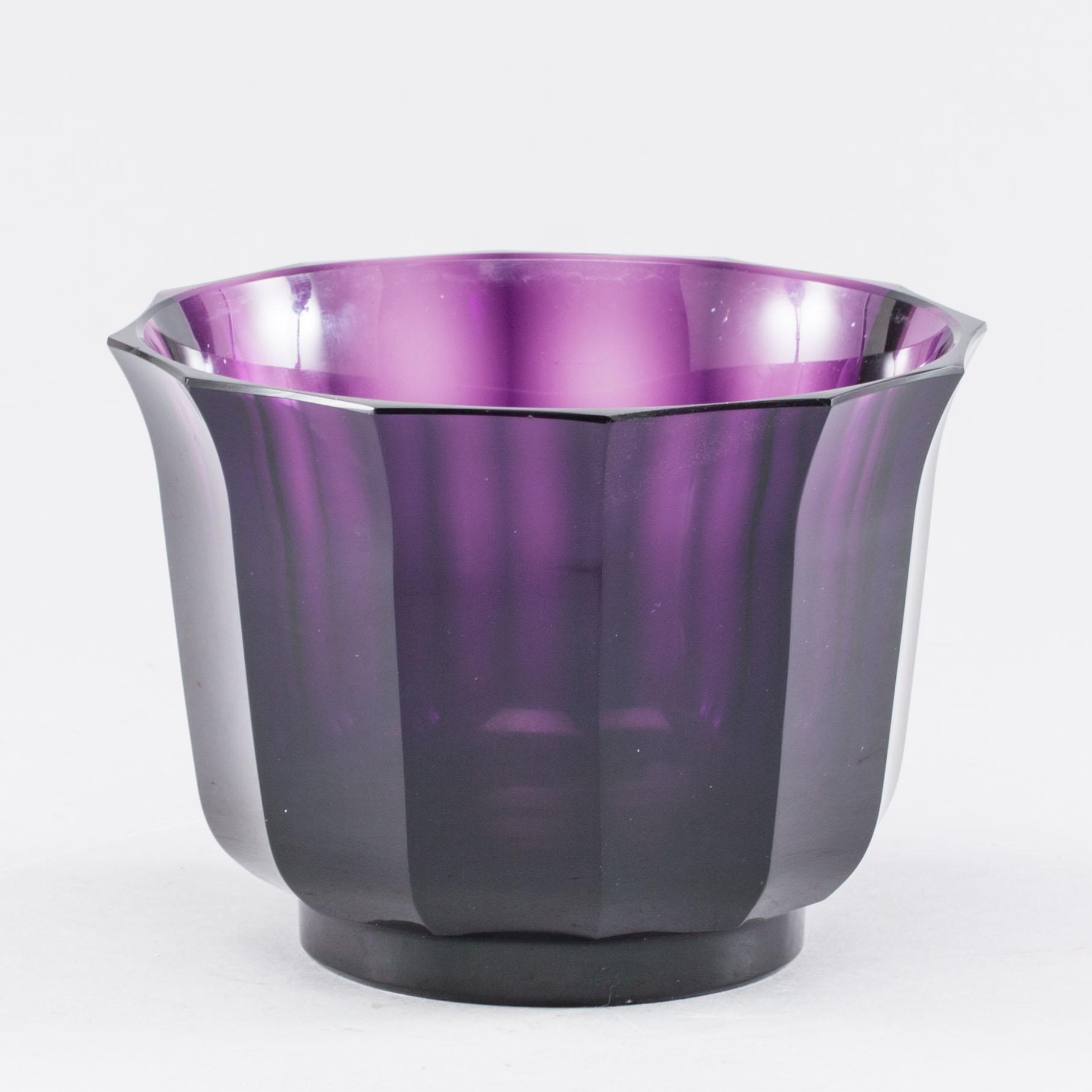A JOSEF HOFFMAN GLASS BOWL, Wiener Werkstätte Moser Karlsbad.
