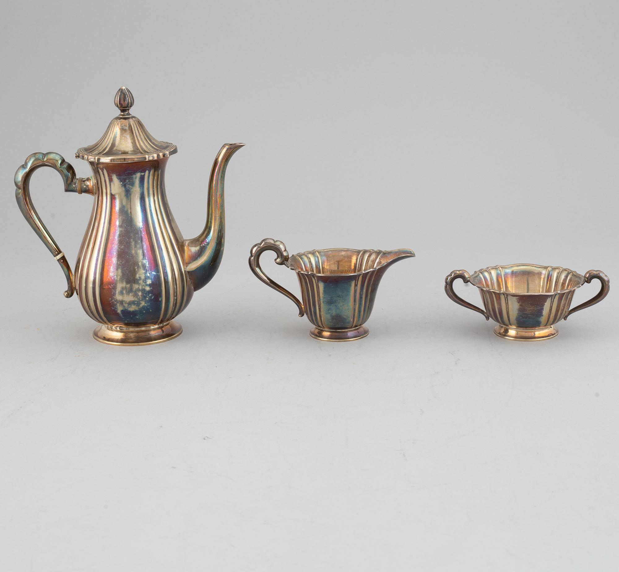 A silver coffee set and a tray, maker's mark Carl Hoff, Helsingborg, Sweden 1934 and 1933,