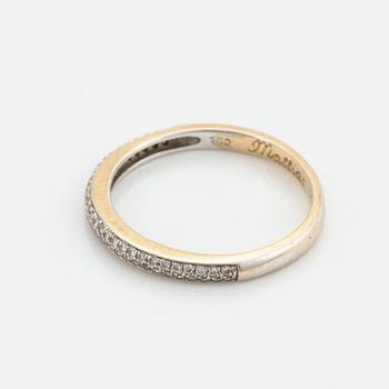 18K gold and small brilliant-cut diamond ring.