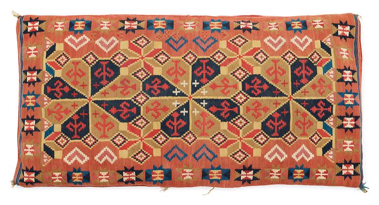ÅKDYNA (agedyna), rölakan. Ca 54 x 106 cm. Skåne 1800-talets förra hälft.