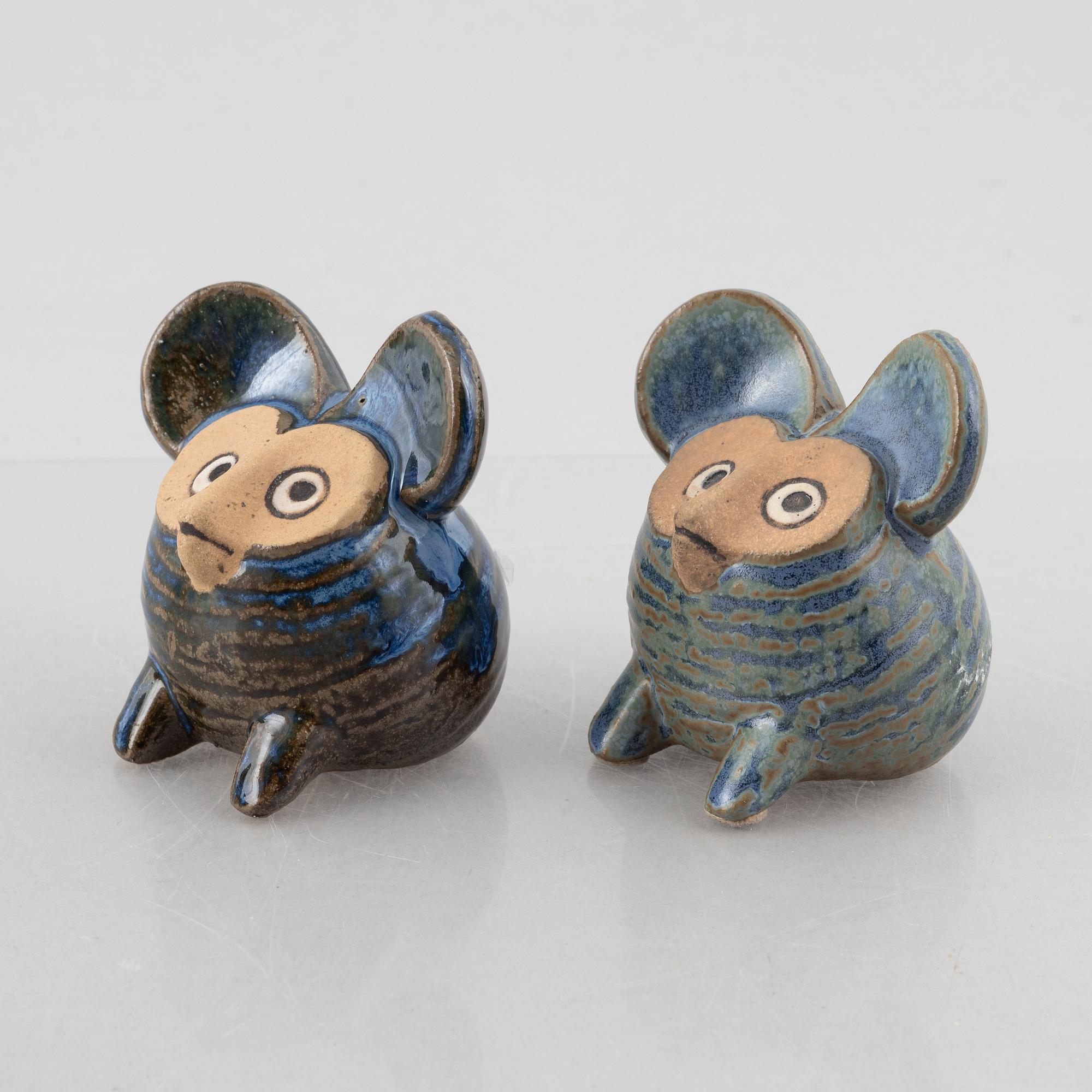 Lisa Larson, figuriner, 2 st, stengods, "Spökmusen" ur serien "Menageri", Gustavsberg.