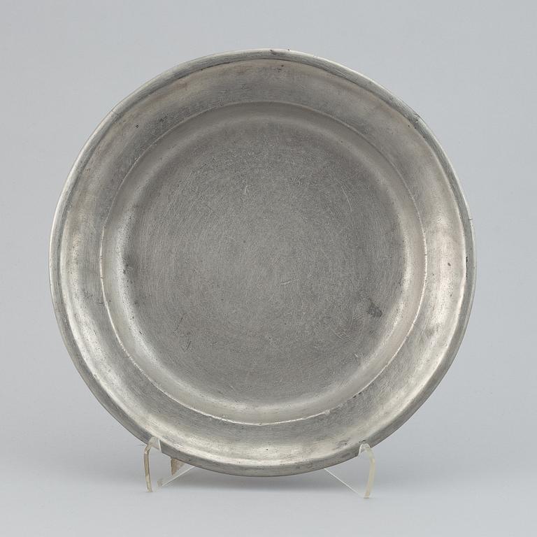 4 plates, pewter, 18th Century.