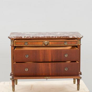 BYRÅ Louis XVI-stil 1900-talets första hälft.
